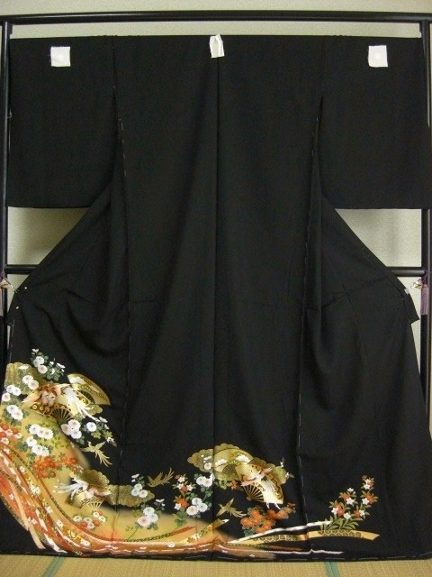 黒留袖レンタル41　（京友禅創作黒留袖・熨斗に孔雀文）2